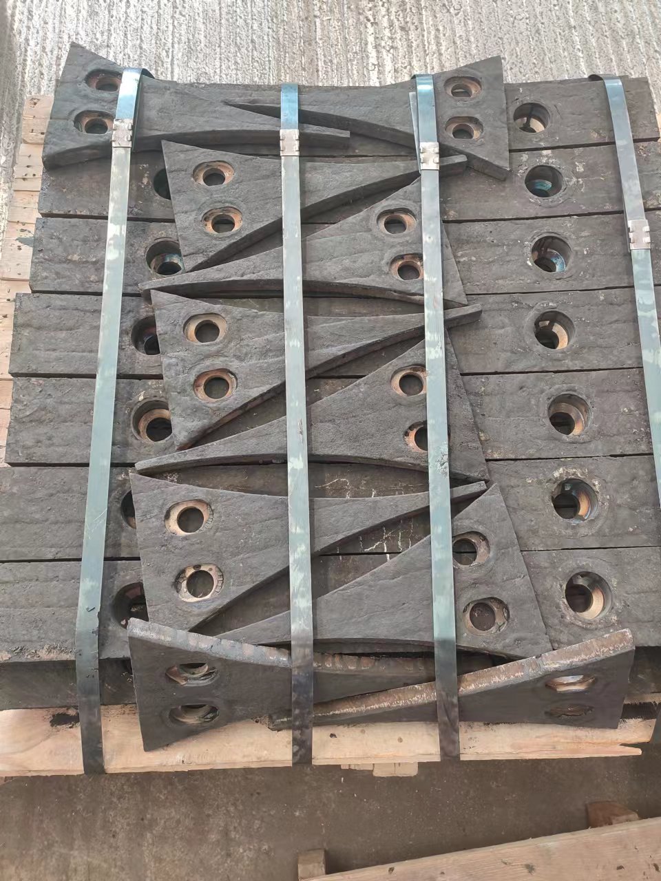 香港堆焊耐磨钢板8+8