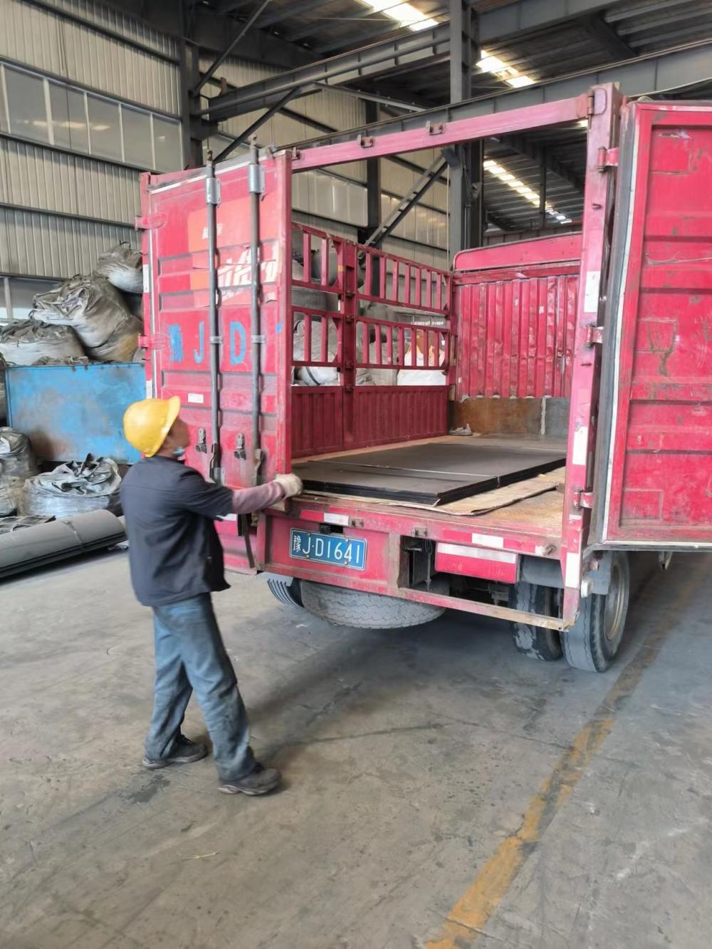 香港碳化铬耐磨板明弧焊耐磨板