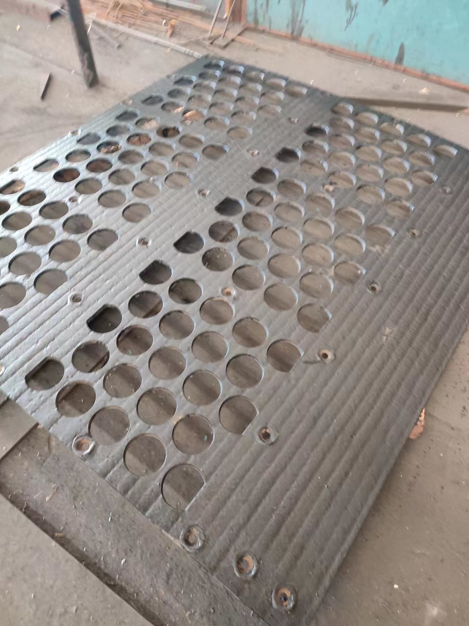 香港耐磨复合板，堆焊耐磨板