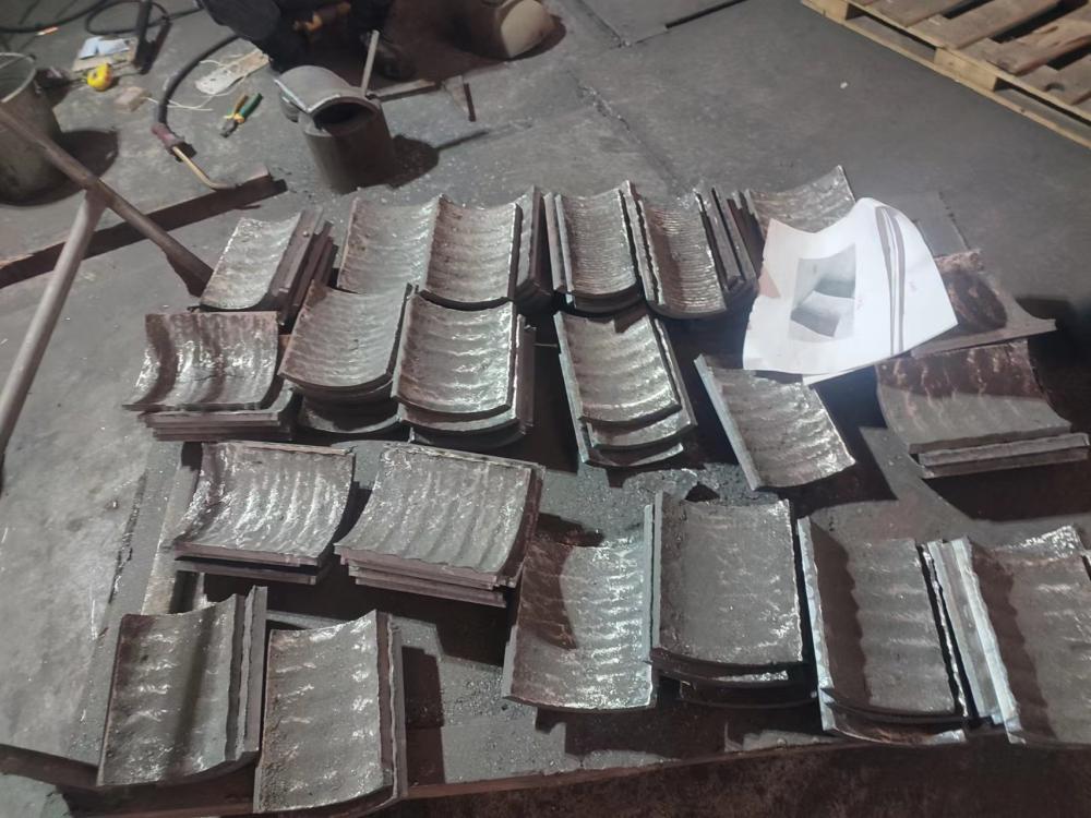 香港卷弧钢板堆焊耐磨板卷弧