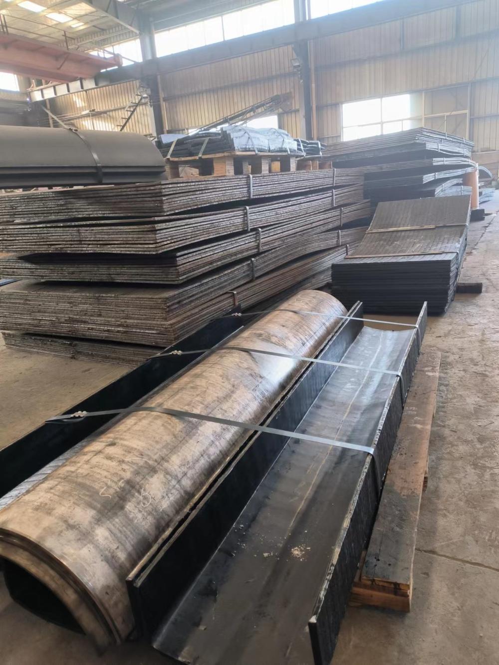 香港堆焊耐磨板切割，打孔，压弧