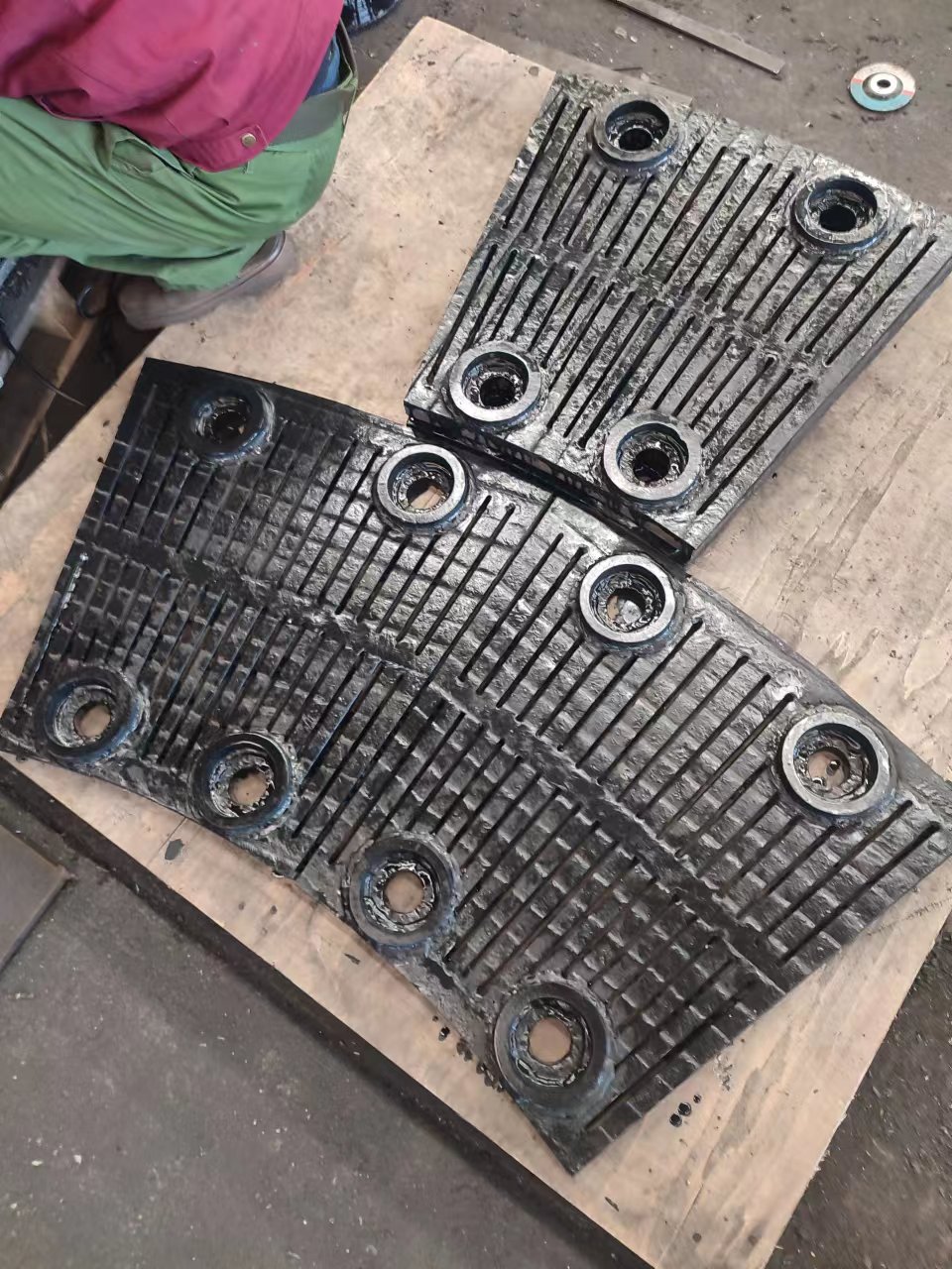 香港碳化铬耐磨板，堆焊耐磨管